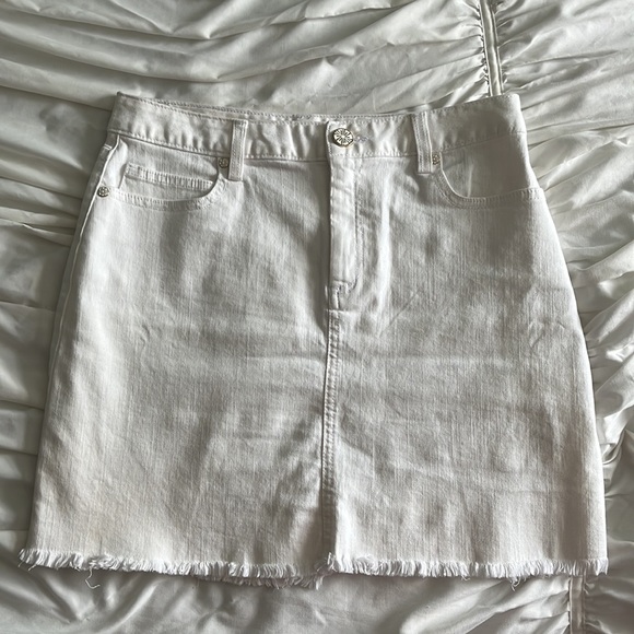 Lilly Pulitzer white denim skirt 🤍 - Picture 3 of 7
